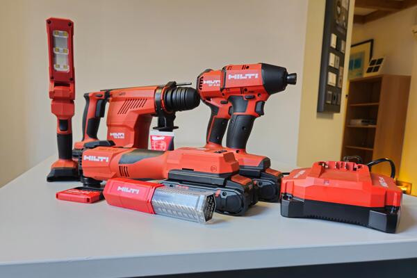 Neue Maschinen von Hilti eingetroffen